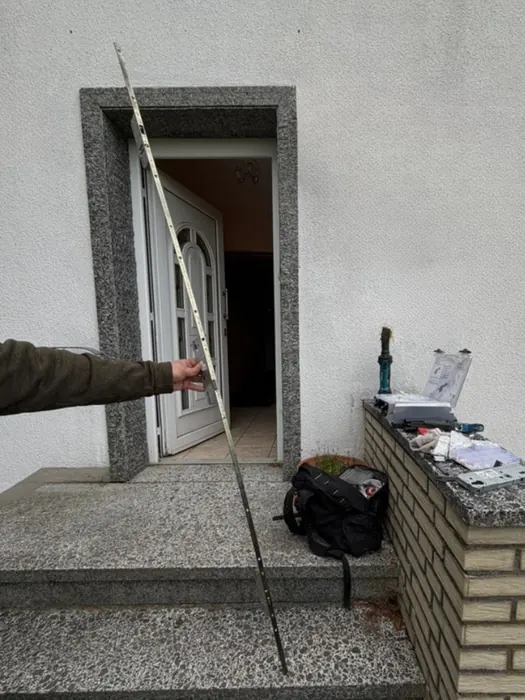 Ausgebaute Mehrfachverriegelung vor dem Austausch